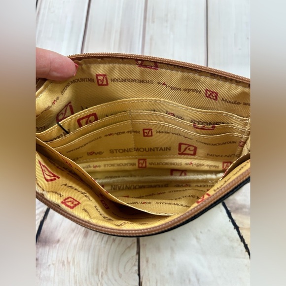 NWOT Stone Mountain Black and Tan Wristlet/Purse Pouch. - Picture 4 of 6